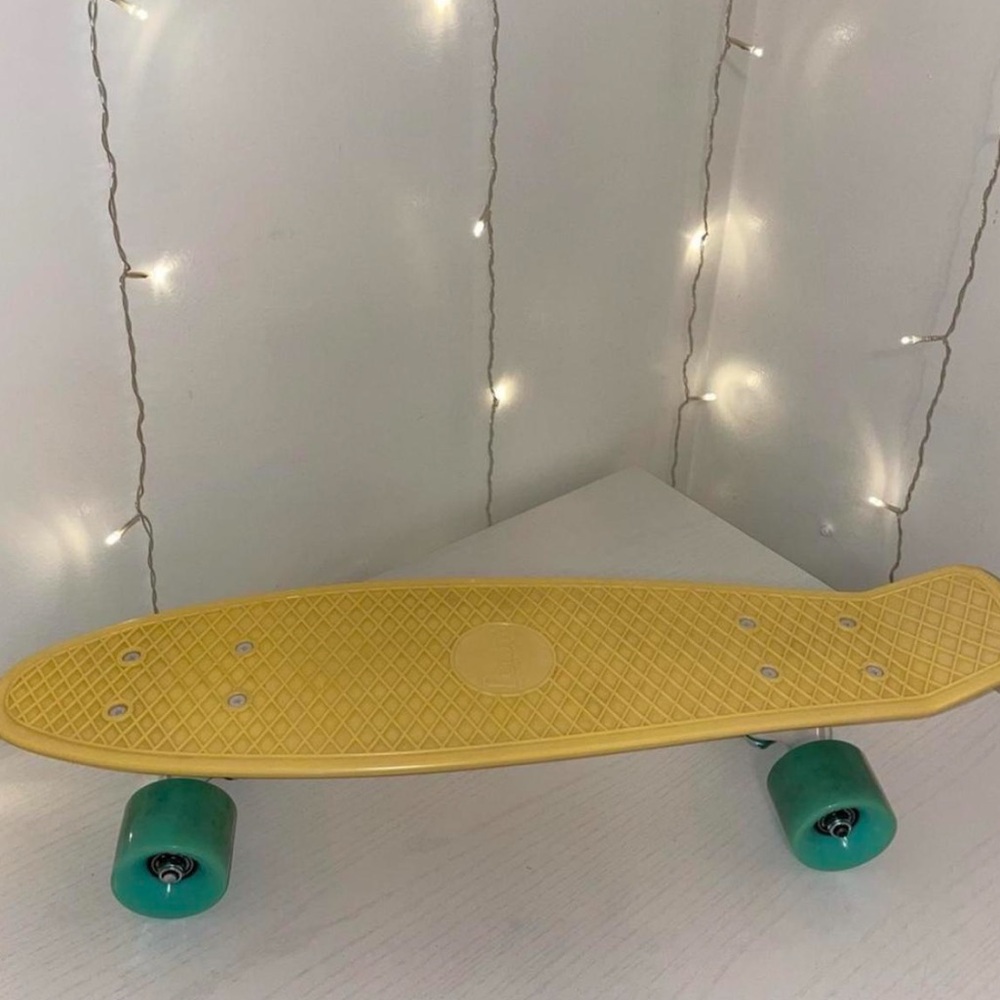 PENNY BOARD yellow with blue wheels 22” - Picture 4 of 4
